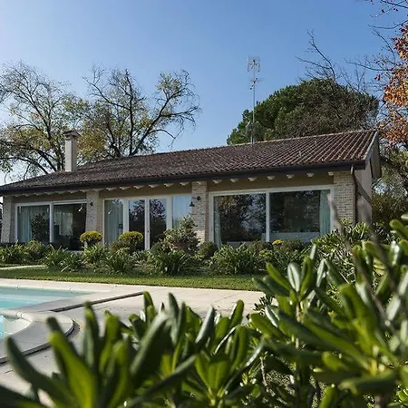 A Casa Di Delia Charming House Bed & Breakfast 3*